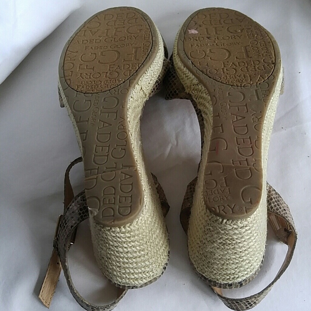 Shoes - Picture 4 of 5